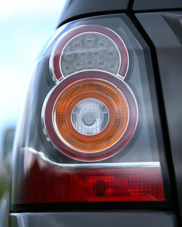 2013_Land_Rover_LR2_2