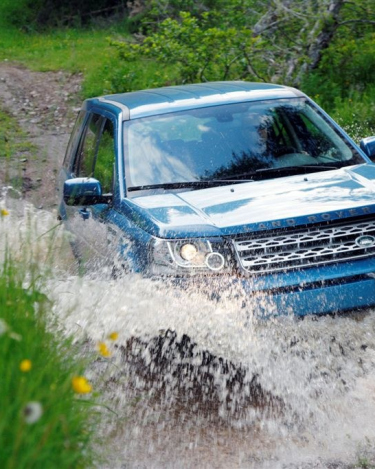 2013_Land_Rover_LR2_49