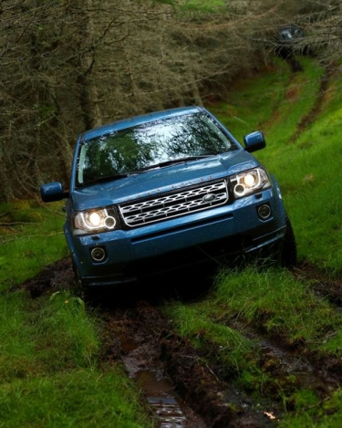 2013_Land_Rover_LR2_50