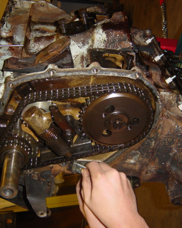 Land-Rover-Series-IIA-Day-10-Engine-Apart-035