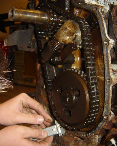 Land-Rover-Series-IIA-Day-10-Engine-Apart-036