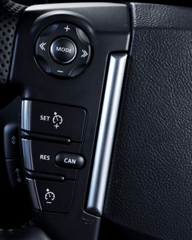 2010_Discovery4_Steering_Wheel_046