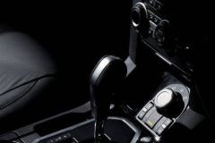 2010_Discovery4_Centre_Stack_050