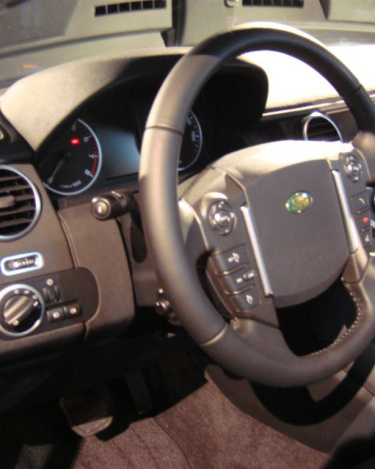 2010_Land_Rover_LR4_10