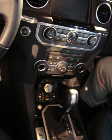 2010_Land_Rover_LR4_11