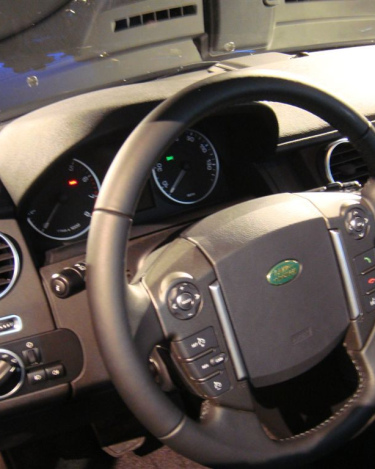 2010_Land_Rover_LR4_12