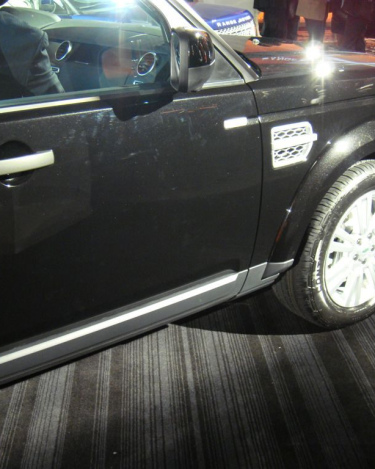 2010_Land_Rover_LR4_15