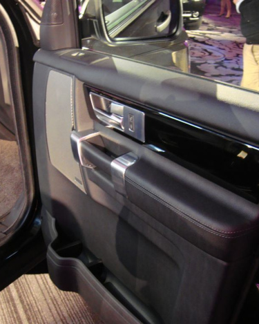 2010_Land_Rover_LR4_25