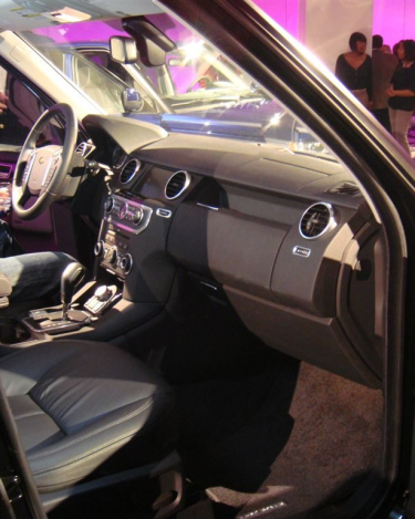 2010_Land_Rover_LR4_26