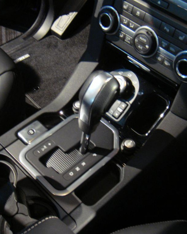 2010_Land_Rover_LR4_27