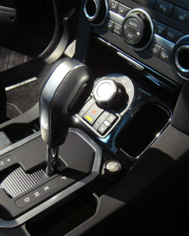 2010_Land_Rover_LR4_28