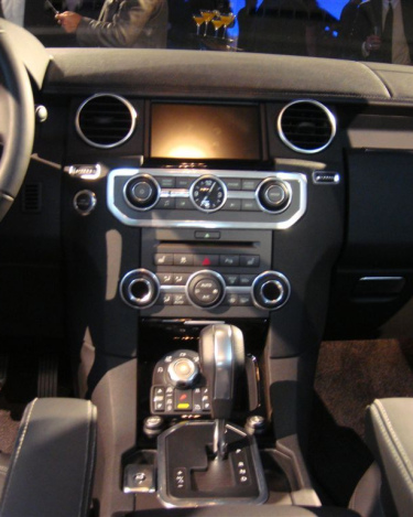 2010_Land_Rover_LR4_3