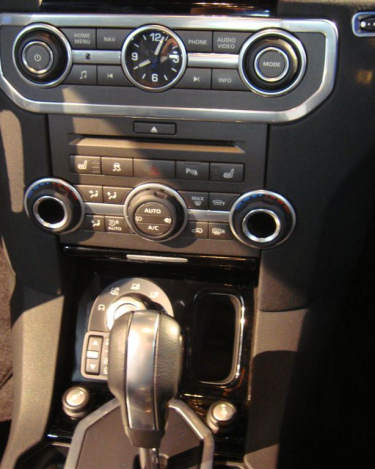 2010_Land_Rover_LR4_30