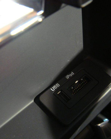 2010_Land_Rover_LR4_33