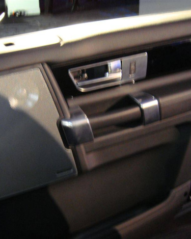 2010_Land_Rover_LR4_35