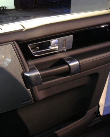 2010_Land_Rover_LR4_37