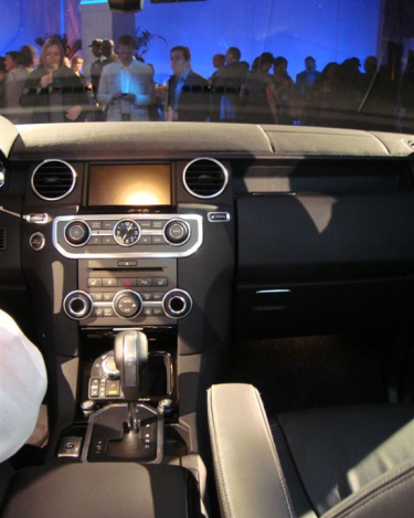 2010_Land_Rover_LR4_5