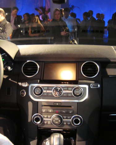 2010_Land_Rover_LR4_6