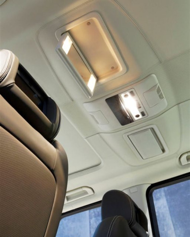 2010_Range_Rover_Leather_headliner_2