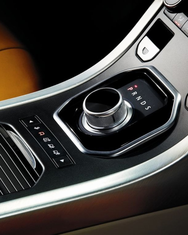 2011_Range_Rover_Evoque_Interior_4