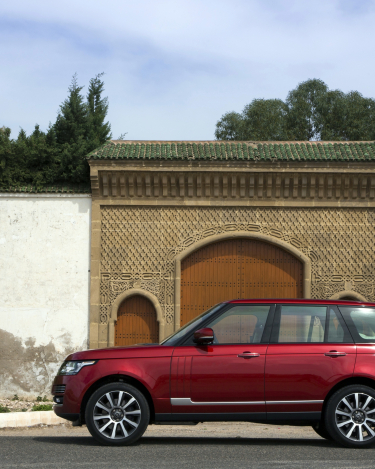 2013-Range-Rover-in-Firenze-Red-38