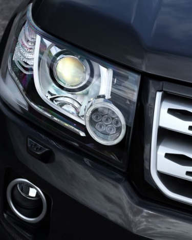 2013_Land_Rover_LR2_1