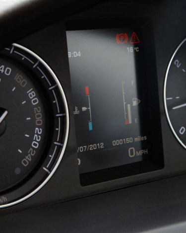 2013_Land_Rover_LR2_12