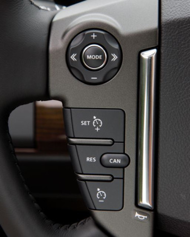2013_Land_Rover_LR2_15