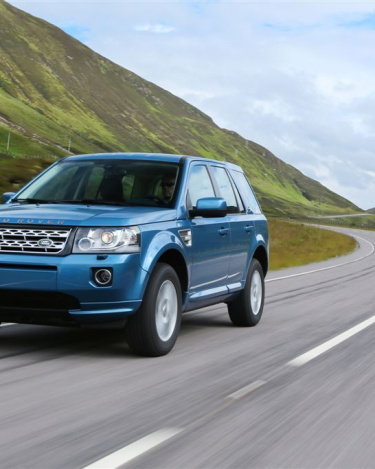 2013_Land_Rover_LR2_18