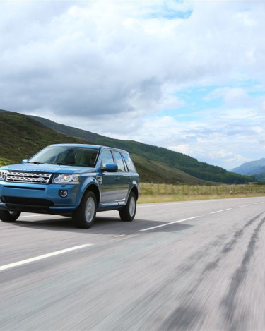 2013_Land_Rover_LR2_19