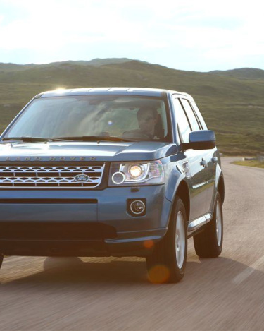 2013_Land_Rover_LR2_22