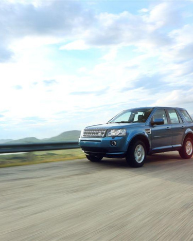 2013_Land_Rover_LR2_24