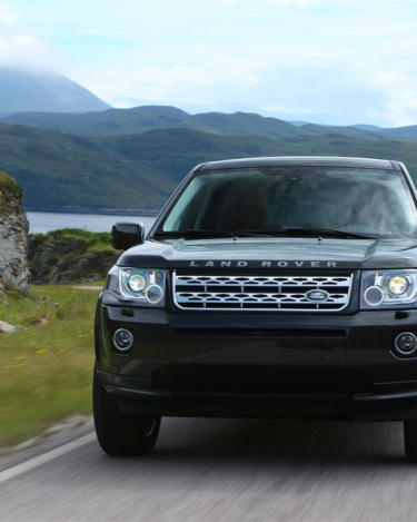 2013_Land_Rover_LR2_25
