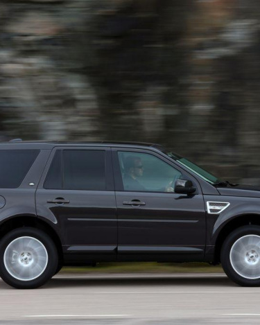 2013_Land_Rover_LR2_27