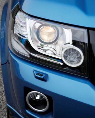 2013_Land_Rover_LR2_3