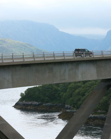 2013_Land_Rover_LR2_30