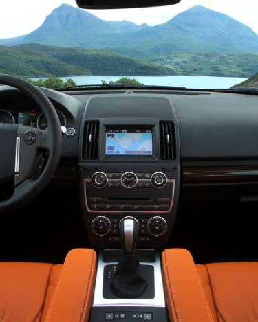 2013_Land_Rover_LR2_35