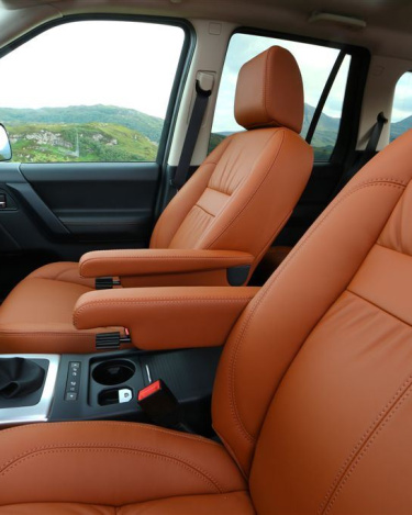 2013_Land_Rover_LR2_37