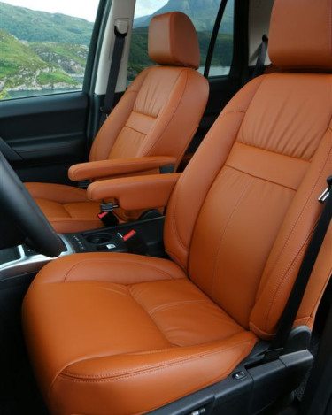 2013_Land_Rover_LR2_38