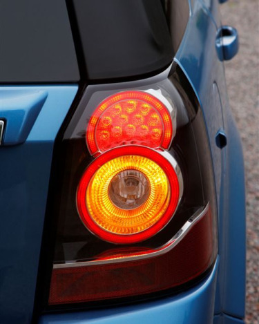 2013_Land_Rover_LR2_4