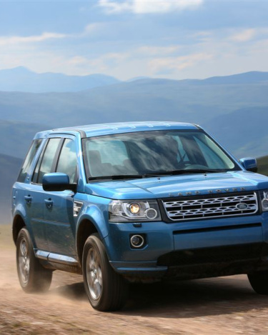 2013_Land_Rover_LR2_43