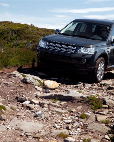 2013_Land_Rover_LR2_45