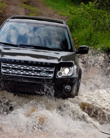 2013_Land_Rover_LR2_47