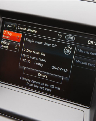 2013_Land_Rover_LR2_9