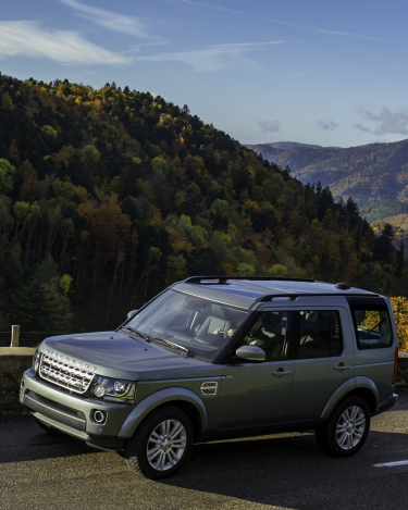 2014-Land-Rover-Discovery-Media-Preview-15