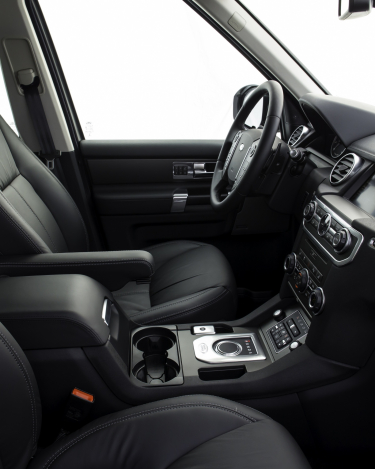 2014-Land-Rover-Discovery-Media-Preview-17