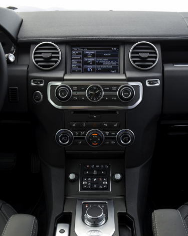 2014-Land-Rover-Discovery-Media-Preview-19