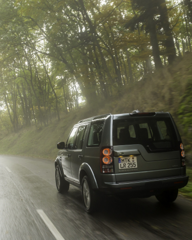 2014-Land-Rover-Discovery-Media-Preview-9