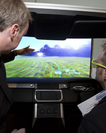 JLR_Tech_Showcase_Virtual_Windscreen_090714_01