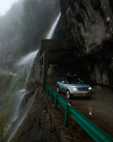 2013-Silk-Trail-Range-Rover-Hybrid-40